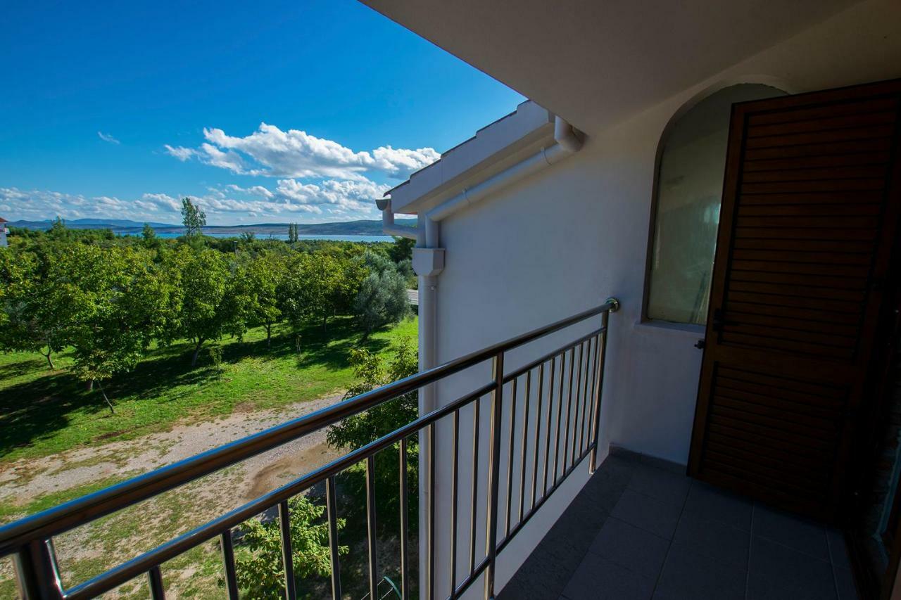 Apartmani Vesna Starigrad Paklenica Exterior foto